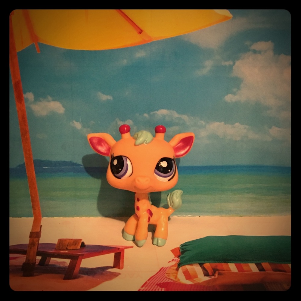 Lps girl giraffe